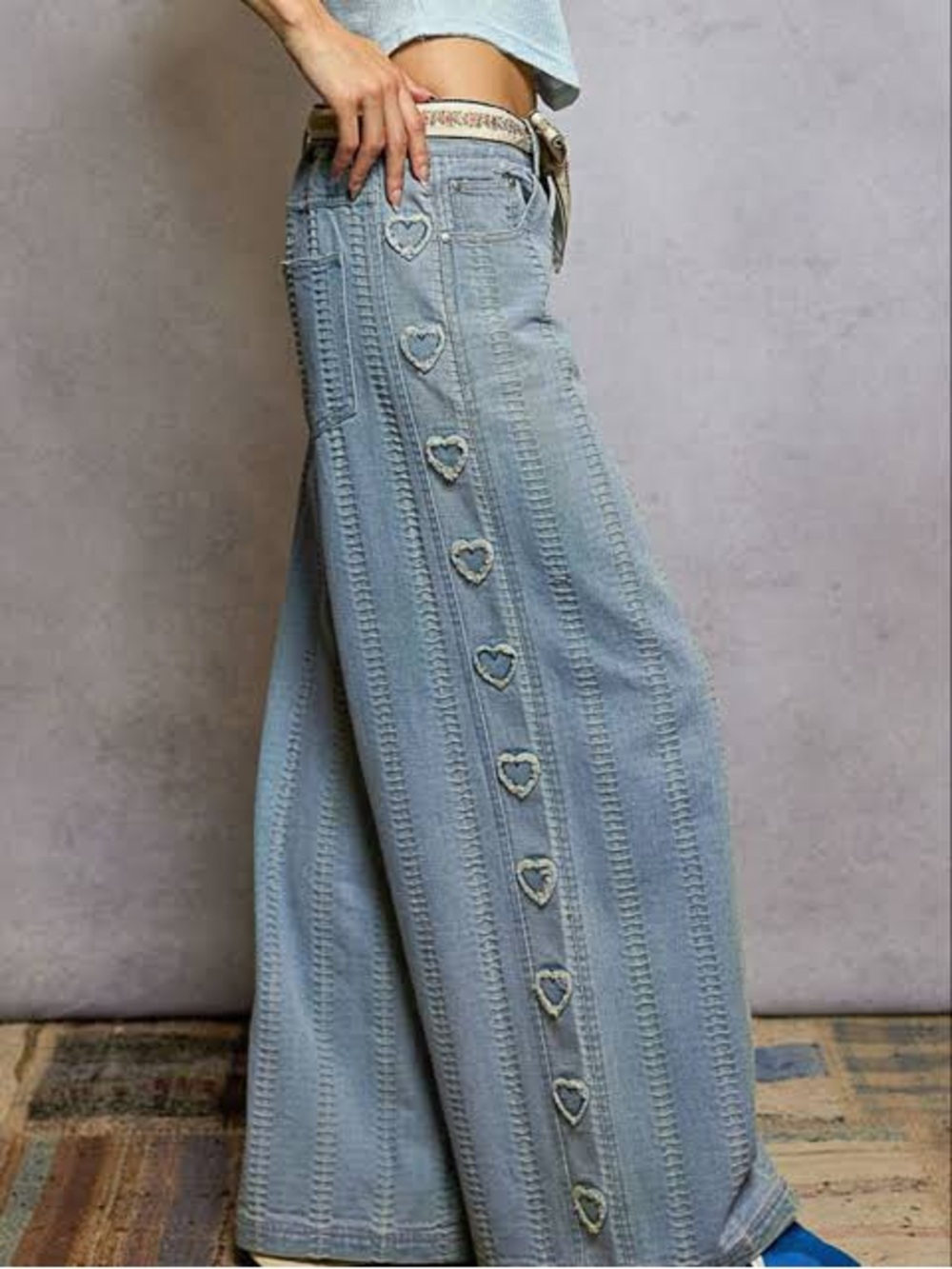 POL Denim Wide Leg Pants Light Wash Heart Patch Side Trim Textured Jeans Sz M